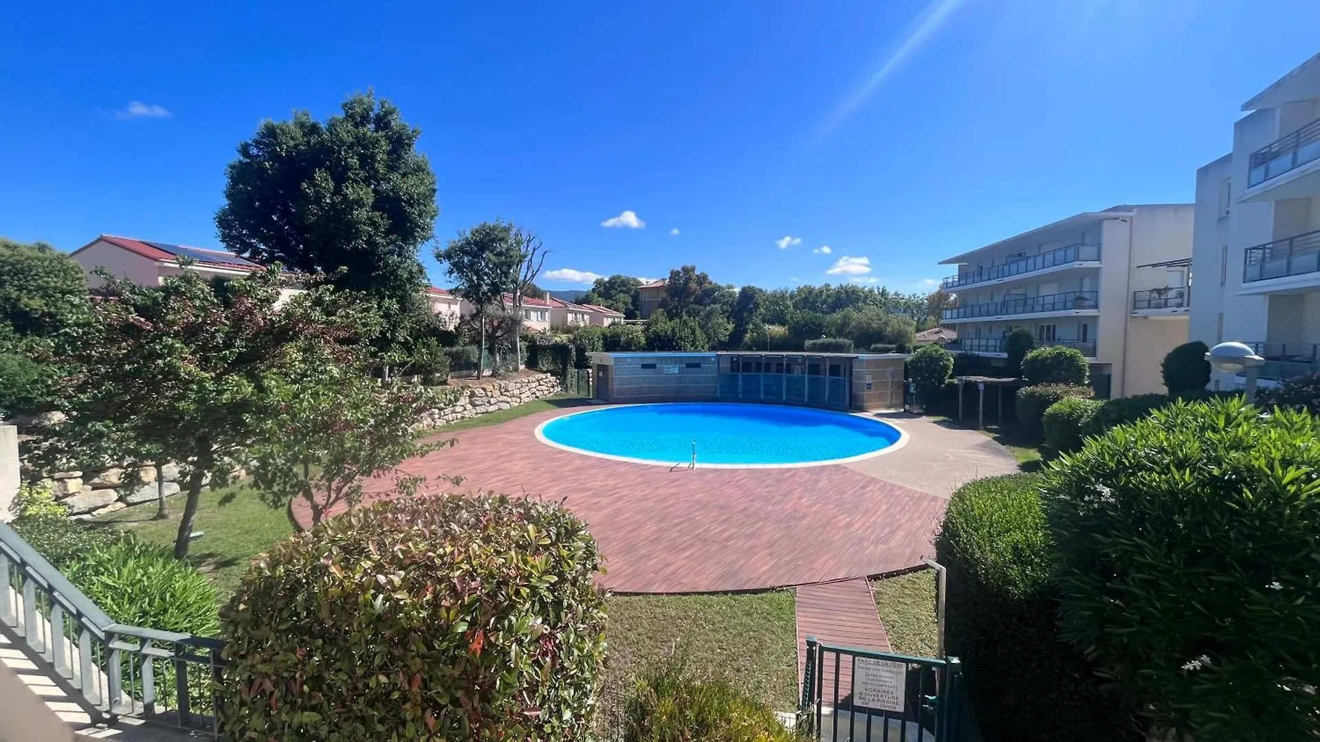 Apartment Appartement 2 Chambres Dans Residence Avec Piscine Et Parking La Ciotat